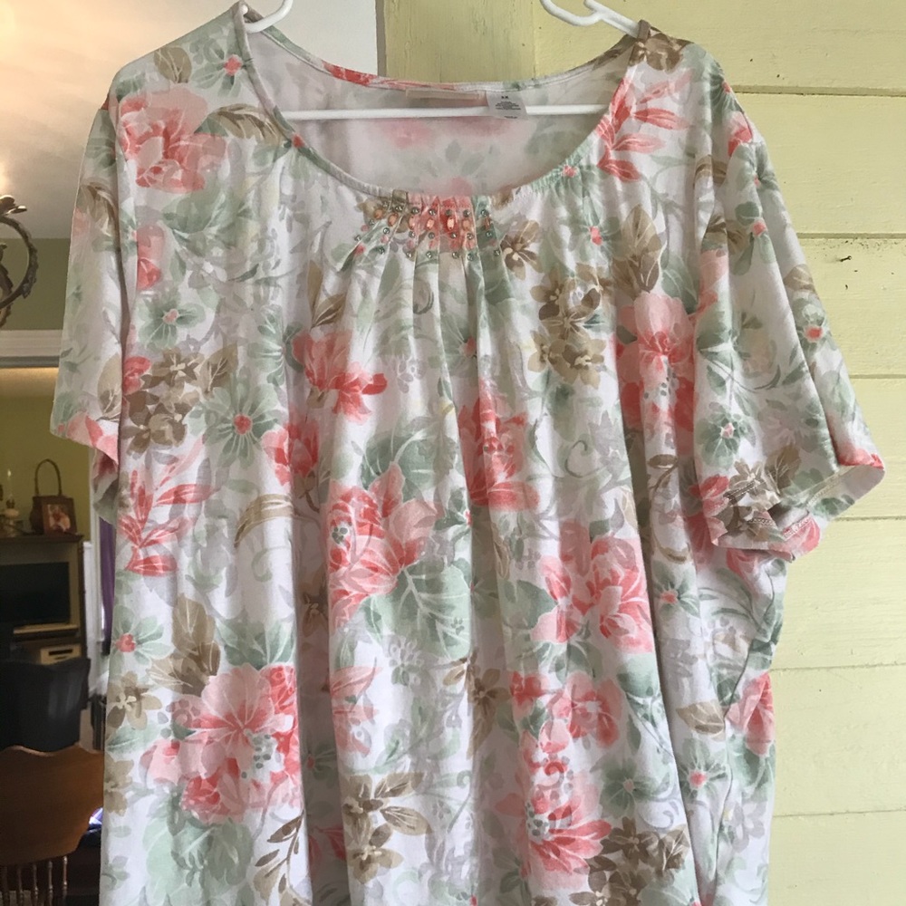 Women’s floral top